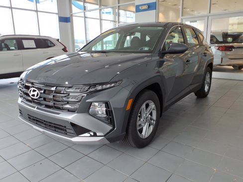 Certified 2025 Hyundai Tucson SE FWD image 8