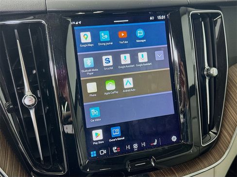 Used 2022 Volvo XC60 B5 Momentum w/ Climate Package image 25