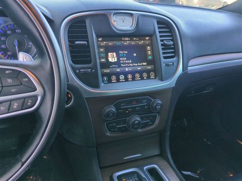 Used 2017 Chrysler 300 C Platinum w/ Safetytec Group II image 27