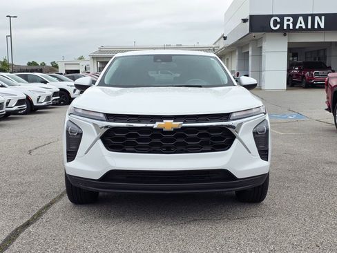 Used 2025 Chevrolet Trax LS w/ LS Convenience Package FWD image 2