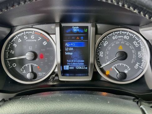 Used 2020 Toyota Tacoma SR5 RWD image 16