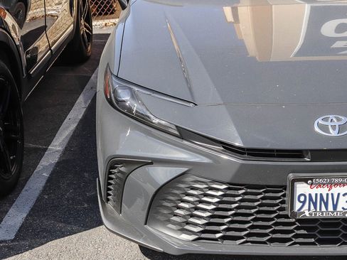 Used 2025 Toyota Camry SE w/ Convenience Package image 7