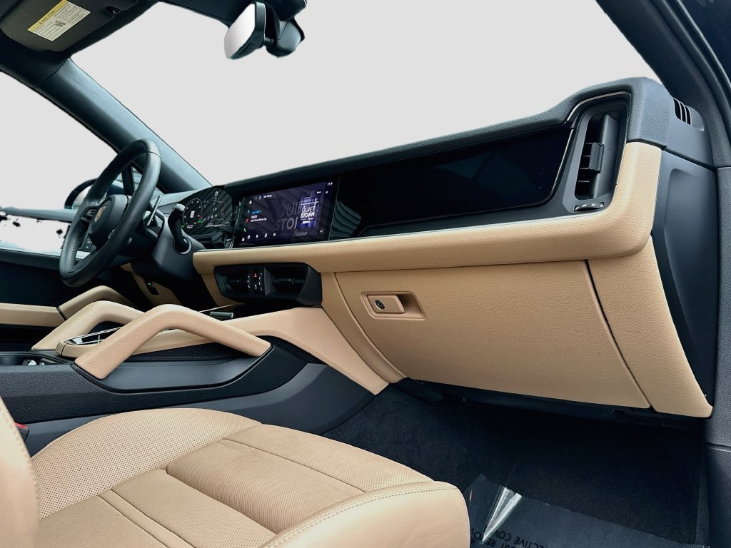 Certified 2026 Porsche Cayenne Coupe AWD/4WD image 30