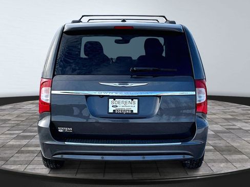 Used 2015 Chrysler Town & Country Touring-L w/ Driver Convenience Group image 6