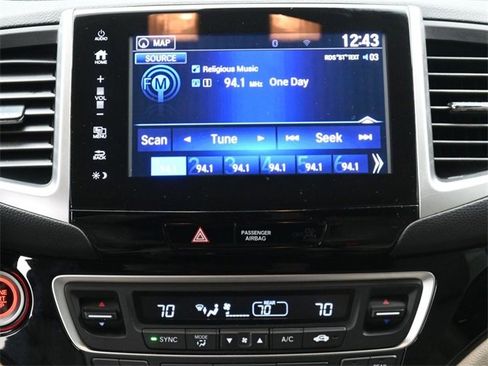 Used 2017 Honda Pilot Touring image 19