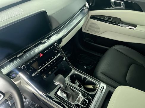 Certified 2024 Kia Carnival SX Prestige FWD image 23
