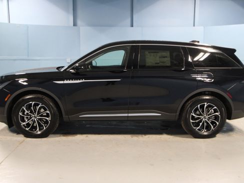 New 2026 Lincoln Nautilus Premier image 32