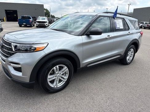 Used 2023 Ford Explorer XLT w/ Equipment Group 202A AWD/4WD image 19