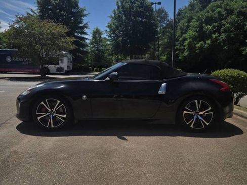 Used 2013 Nissan 370Z Touring w/ Sport Pkg RWD image 4