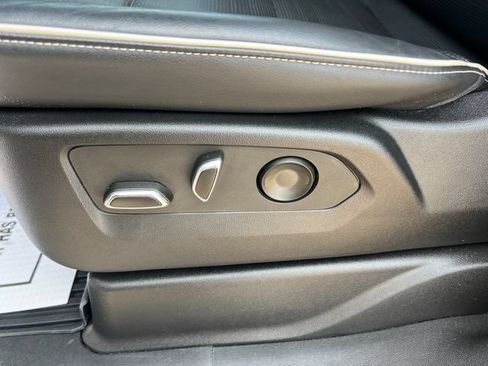 Certified 2022 Cadillac Escalade Premium Luxury AWD/4WD image 20