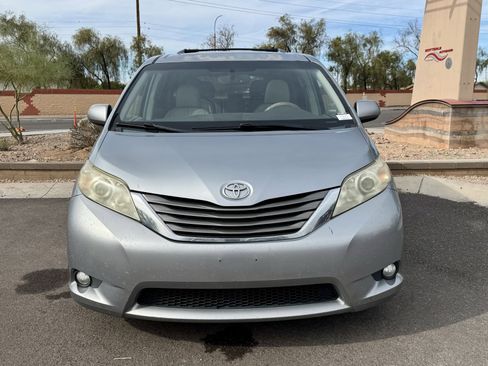 Used 2013 Toyota Sienna XLE image 8