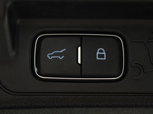 Used 2020 Ford Explorer XLT w/ Equipment Group 202A image 16