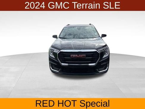 Used 2024 GMC Terrain SLE w/ Driver Convenience Package FWD image 2