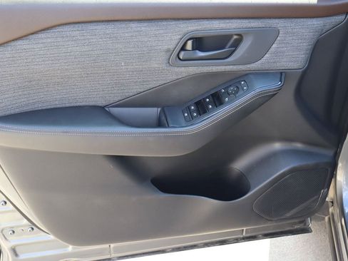 Used 2021 Nissan Rogue S FWD image 19