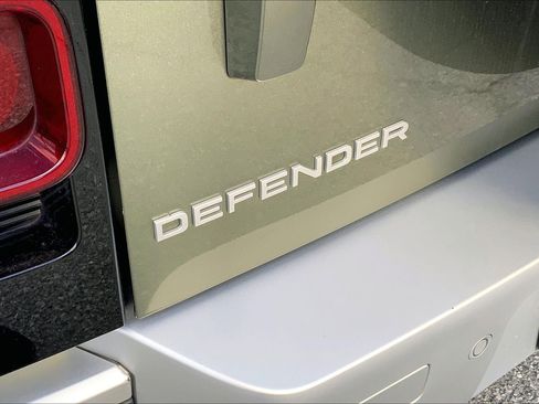 Used 2024 Land Rover Defender 110 S image 31