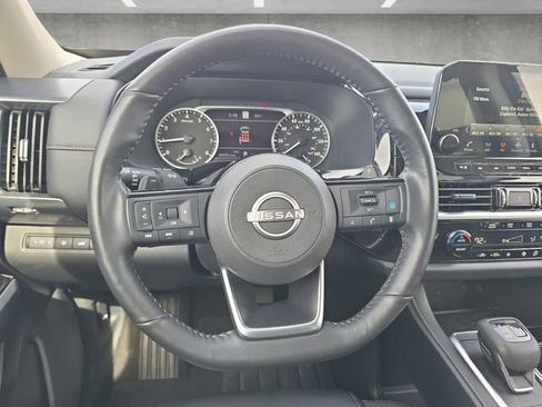 Certified 2025 Nissan Pathfinder SL image 21