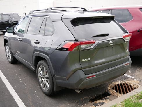 Used 2021 Toyota RAV4 XLE Premium AWD/4WD image 4