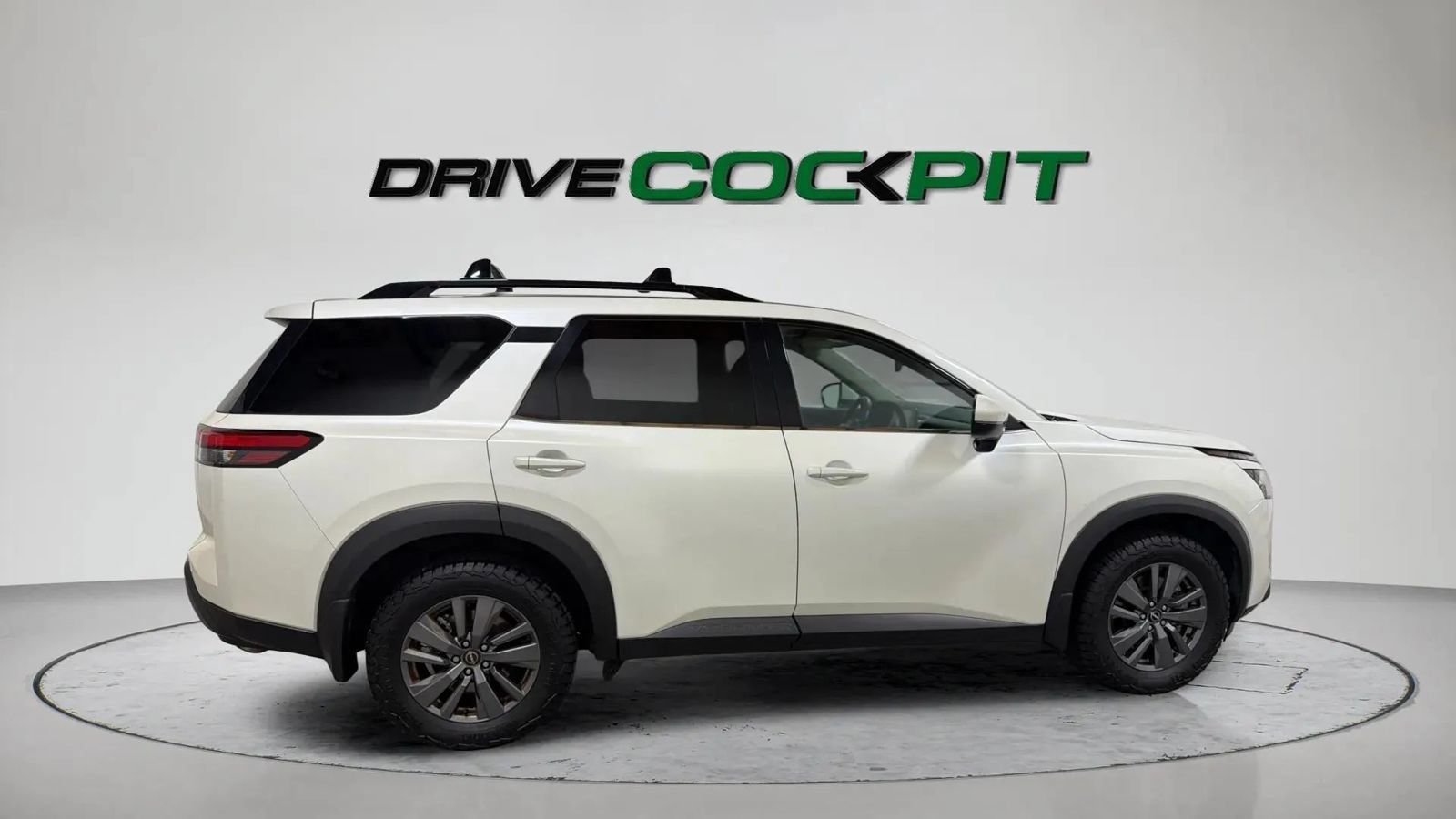 Used 2023 Nissan Pathfinder SV AWD/4WD image 8
