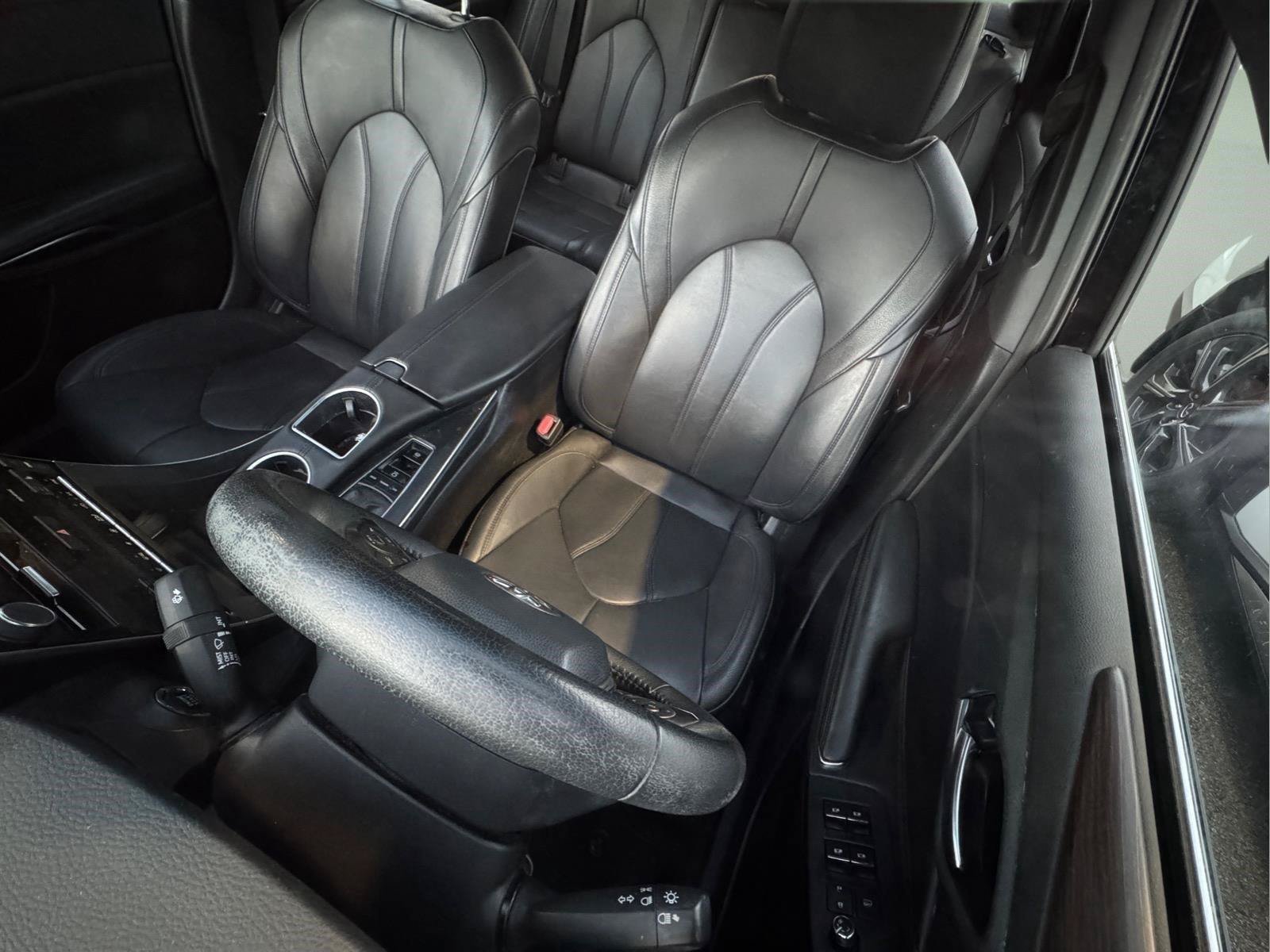 Used 2022 Toyota Avalon XLE FWD image 24