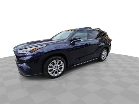 Used 2021 Toyota Highlander Limited image 4