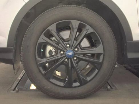 Used 2018 Ford Escape SEL image 9