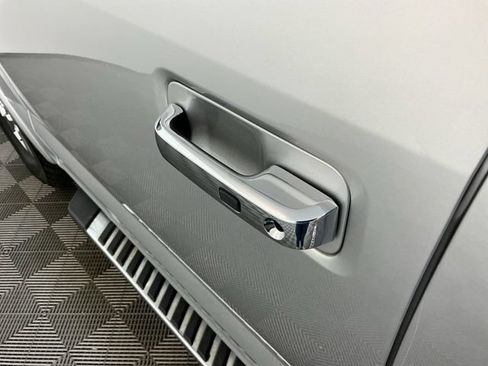 Used 2019 Ford F150 Lariat w/ Equipment Group 502A Luxury AWD/4WD image 11