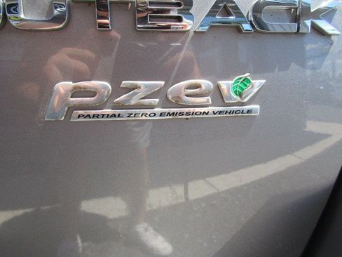 Used 2011 Subaru Outback 2.5i AWD/4WD image 9