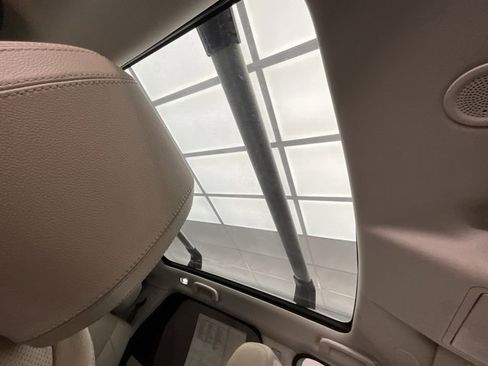 Used 2021 Land Rover Discovery Sport SE image 6