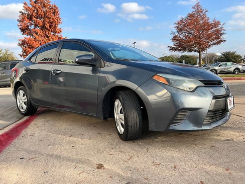 Used 2015 Toyota Corolla LE image 5