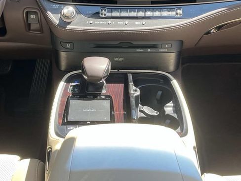 Used 2019 Lexus LS 500 w/ Interior Upgrade Package RWD image 17