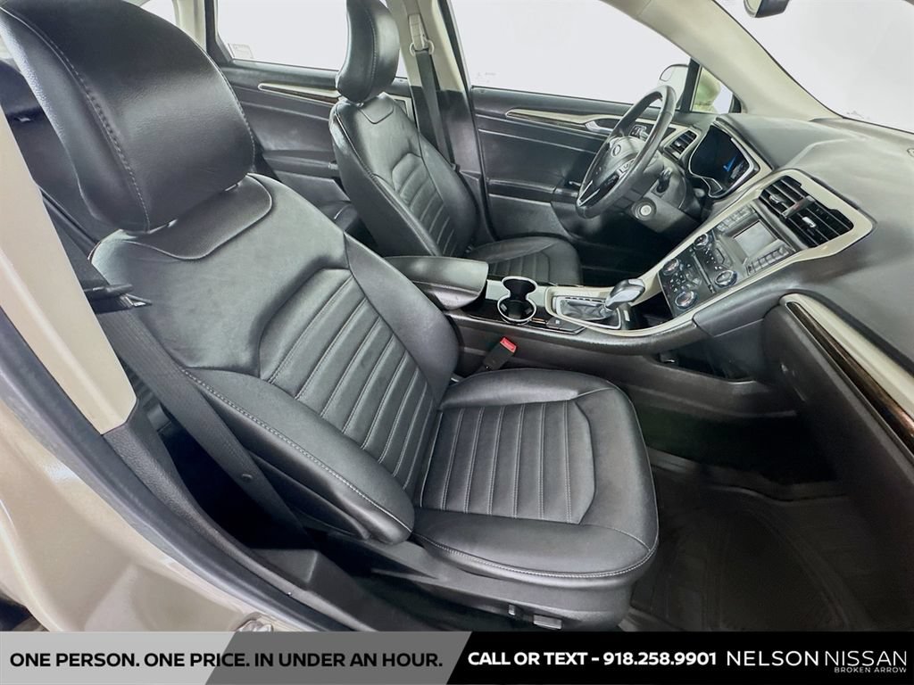 Used 2016 Ford Fusion SE w/ Equipment Group 502A FWD image 27