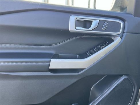 Used 2022 Ford Explorer XLT w/ Equipment Group 202A image 28