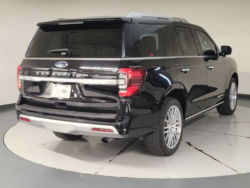 Used 2023 Ford Expedition Platinum RWD image 2