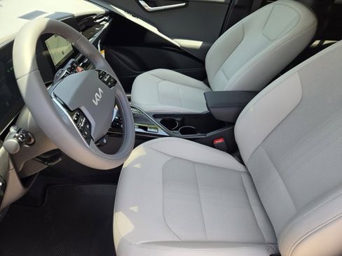New 2025 Kia Niro EX Touring image 8