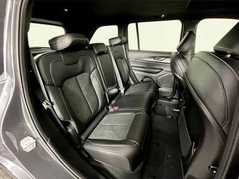 New 2025 Jeep Grand Cherokee Laredo image 11