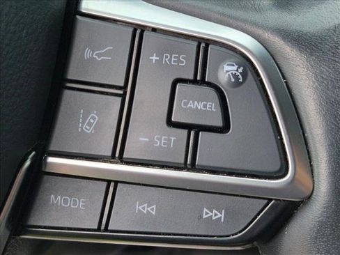 Used 2021 Toyota Highlander Limited FWD image 11