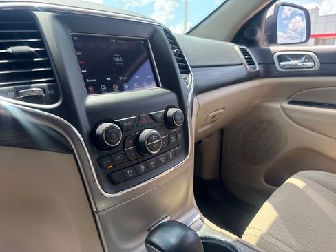 Used 2021 Jeep Grand Cherokee Laredo RWD image 21