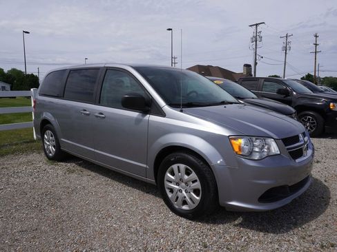 Used 2018 Dodge Grand Caravan SE w/ UConnect Hands-Free Group FWD image 10