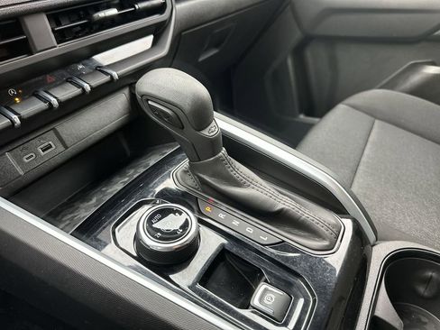 Used 2025 Chevrolet Colorado Trail Boss image 19