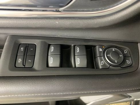 Used 2021 Chevrolet Tahoe Z71 w/ Luxury Package AWD/4WD image 35