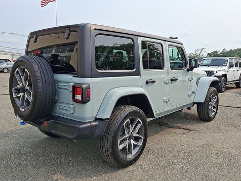 Used 2024 Jeep Wrangler Unlimited w/ Convenience Group AWD/4WD image 31