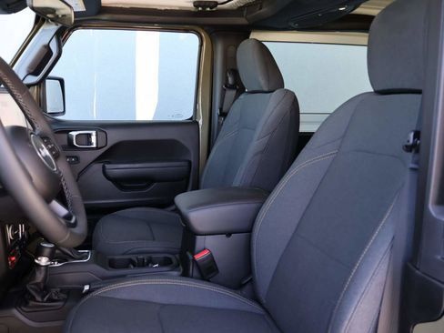 Used 2025 Jeep Wrangler Sport image 9