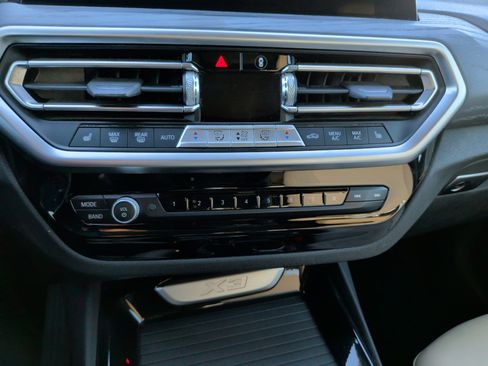 Certified 2024 BMW X3 xDrive30i w/ Convenience Package image 18