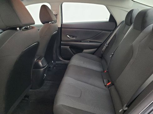 Used 2024 Hyundai Elantra SE FWD image 18