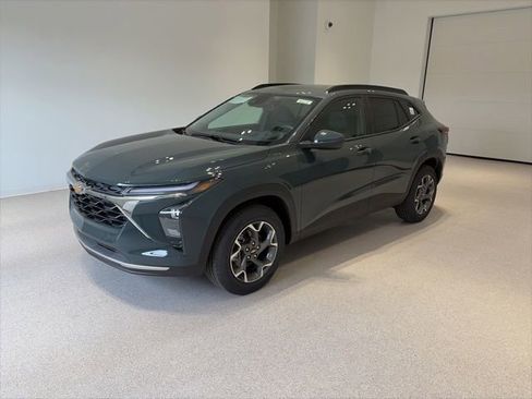 New 2026 Chevrolet Trax LT FWD image 2