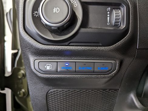 Used 2023 Jeep Wrangler Unlimited image 20