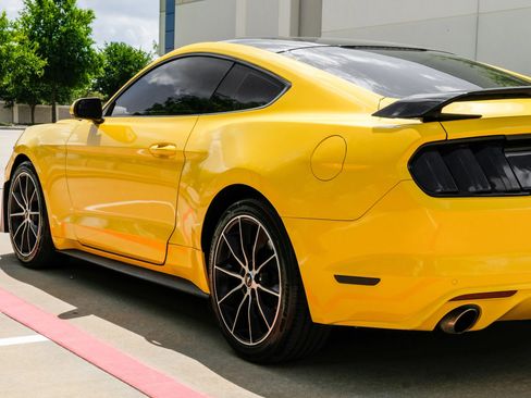 Used 2017 Ford Mustang GT w/ GT Performance Package RWD image 11