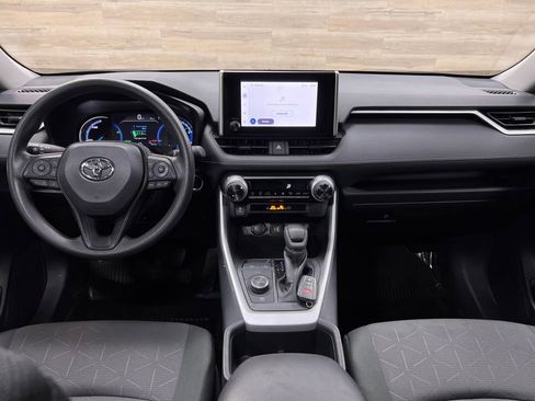 Used 2025 Toyota RAV4 XLE image 2