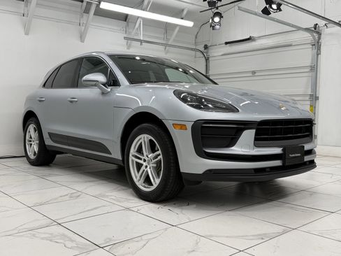 Certified 2022 Porsche Macan image 10