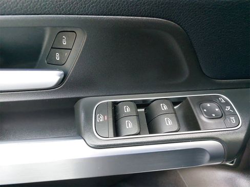 Used 2020 Mercedes-Benz GLB 250 4MATIC image 34